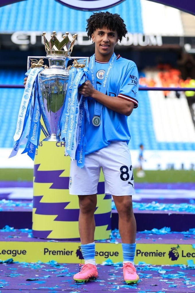 Man City ăn mừng danh hiệu vô địch Premier League - 8