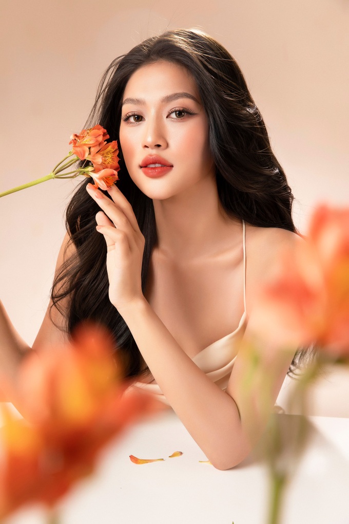 Hoa hậu Thiên Ân: Nhan sắc thăng hạng, nghi vấn hẹn hò nam diễn viên - 5