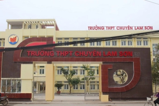 Thí sinh ở huyện đổ xô thi vào trường chuyên nổi tiếng nhất Thanh Hóa  - 1