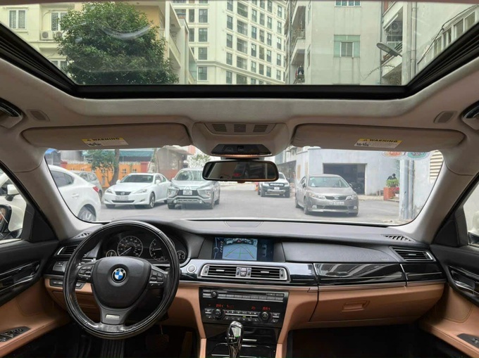 BMW 750Li lên sàn xe cũ với giá 600 triệu đồng vì lý do dở khóc dở cười - 6 BMW 750Li lên sàn xe cũ với giá 600 triệu đồng vì lý do dở khóc dở cười - 6