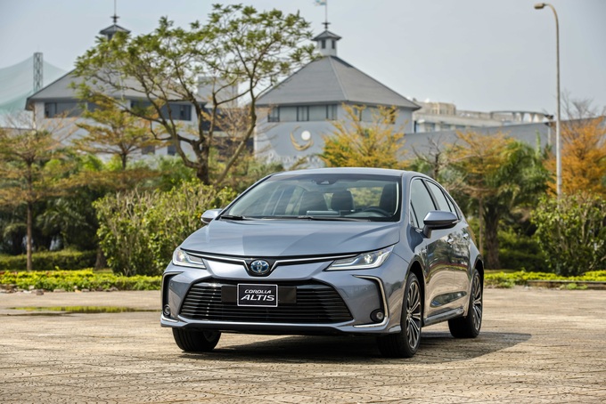 Toyota Corolla Altis được giảm giá gần 100 triệu đồng tại đại lý - 1
