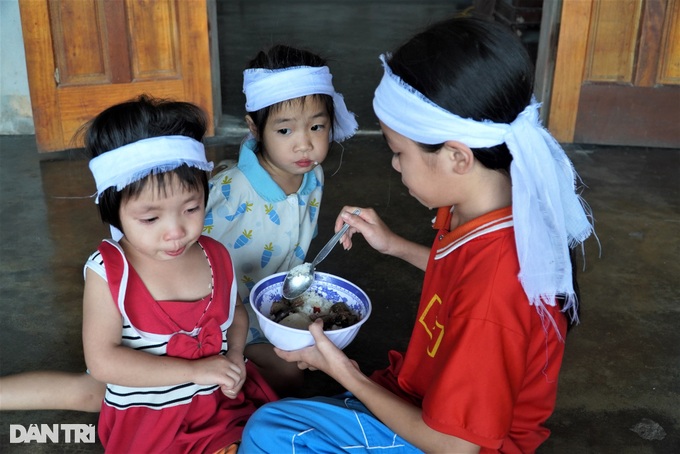 Chồng mất vì tai biến, vợ bệnh tim lo các con thơ đói ăn, thất học - 2