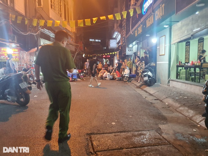 Hà Nội: Một người bị đâm gục tại quán ăn ở phố Lò Đúc - 2
