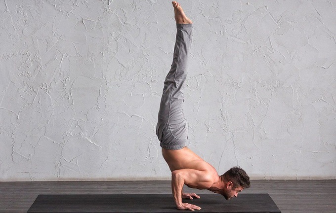 Những lợi ích không ngờ của yoga với cánh mày râu - 1