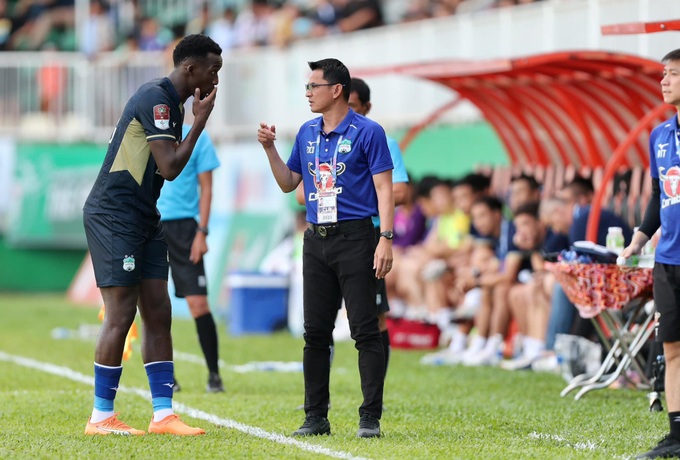 Thua Hoàng Anh Gia Lai, CLB Hà Nội xa dần mục tiêu bảo vệ ngôi vô địch - 2