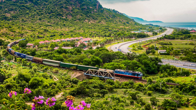 Tuyến đường sắt Thống Nhất của Việt Nam đứng đầu nhóm đẹp nhất thế giới - 1