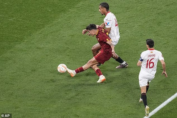 Thắng AS Roma trên loạt luân lưu, Sevilla lần thứ 7 vô địch Europa League - 3