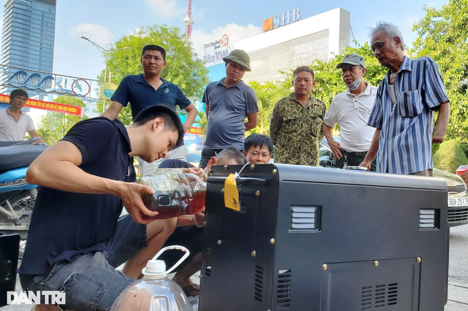 3 ngày bán trăm máy phát điện, không đủ hàng phục vụ khách - 1