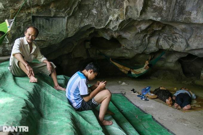 Mất điện, người Hà Nội chui hang động trốn nóng - 1