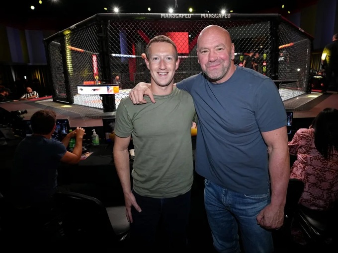 Mark Zuckerberg chụp ảnh cùng Chủ tịch UFC Dana White (phải). Không loại trừ khả năng ông chủ Facebook sẽ sớm đặt chân lên võ đài UFC (Ảnh: Zuffa LLC). Mark Zuckerberg chụp ảnh cùng Chủ tịch UFC Dana White (phải). Không loại trừ khả năng ông chủ Facebook sẽ sớm đặt chân lên võ đài UFC (Ảnh: Zuffa LLC).