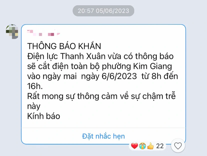 Dân công sở trang bị quạt giấy, thắp nến... vì mất điện - 2