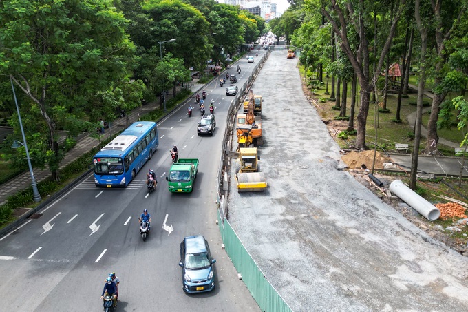 Không có bãi giữ xe, người dân TPHCM lo mất trộm khi đi tập thể dục - 9