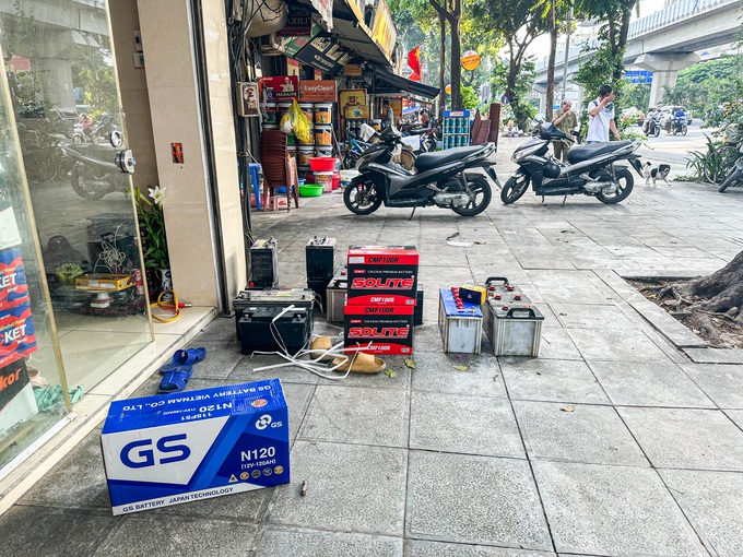 Mất điện khiến nhiều người phải chuyển việc từ làm ban ngày sang đêm ảnh 3