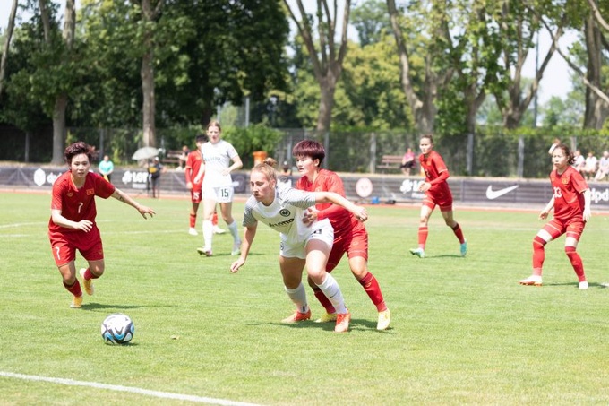 Tuyển nữ Việt Nam thắng CLB Eintracht Frankfurt - 1