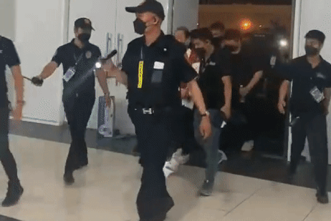 Sao Việt được vệ sĩ hộ tống: Vì sao Sơn Tùng gây ồn ào, Mỹ Tâm được khen? - 2