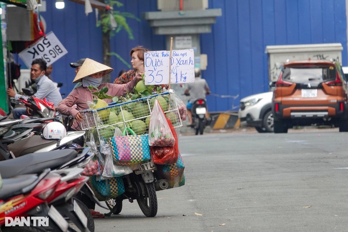 Vừa nghe đề án thu phí vỉa hè, tiểu thương hét lớn: Chắc tôi trốn luôn - 2