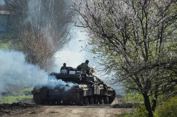 Không quân, pháo binh Nga hiệp đồng tác chiến chặn đà tiến của Ukraine - 1
