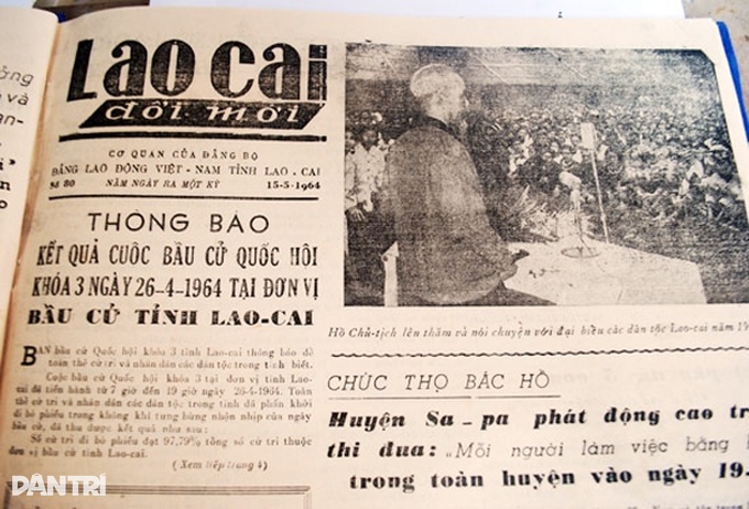 Đọc báo Lào Cai, Bác Hồ thưởng huy hiệu cho nhiều gương người tốt, việc tốt