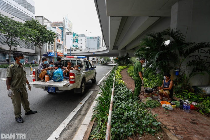 TPHCM tiếp nhận hơn 500 người xin ăn, sống lang thang - 1