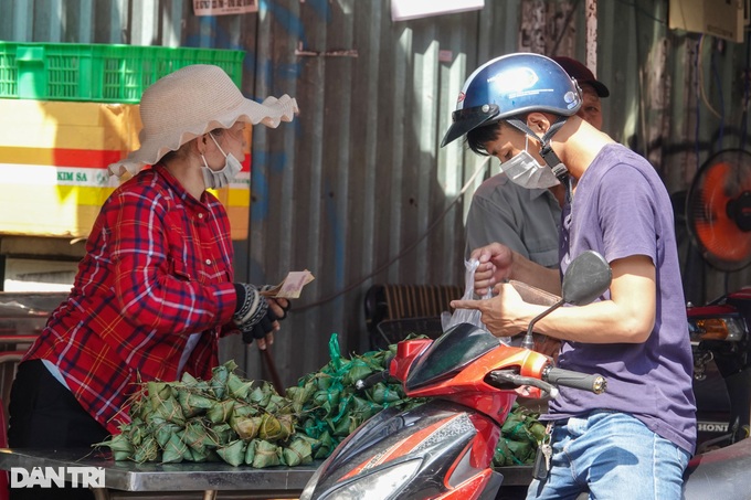 Chen chân mua loại bánh đặc sản của người Hoa, tiểu thương thu bạc triệu - 6