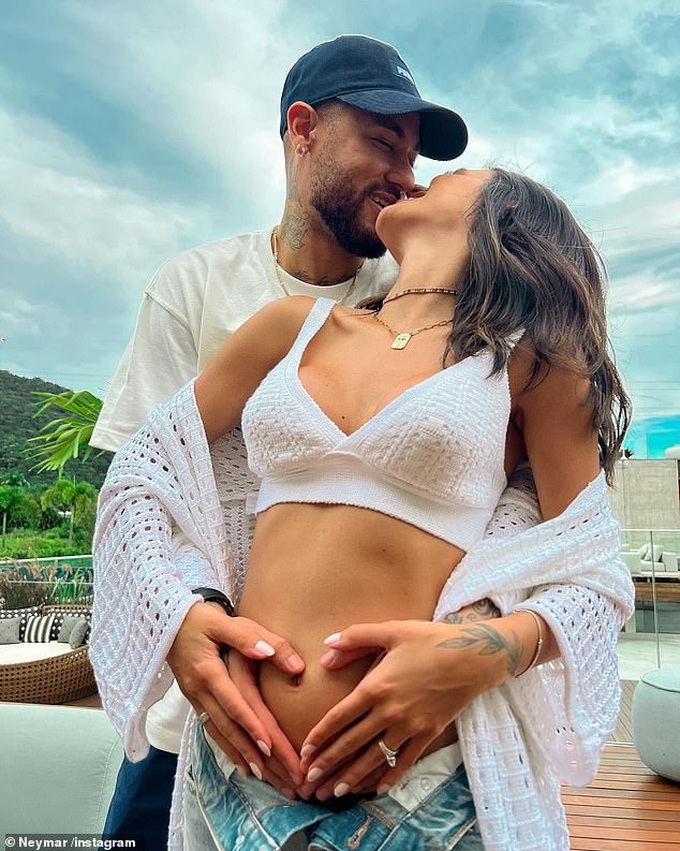 Neymar xin lỗi vì ngoại tình khi bạn gái đang mang bầu - 2