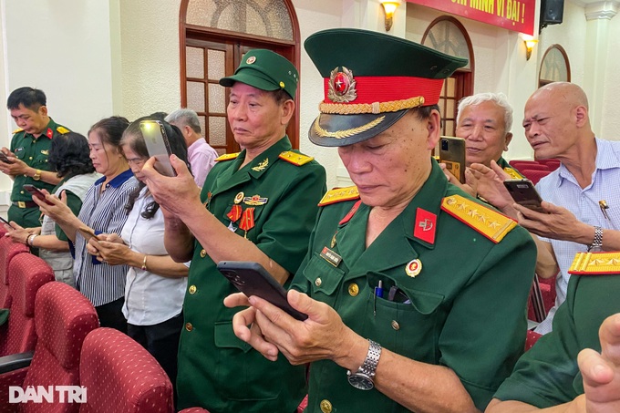 Phát động chương trình nhắn tin Tri ân liệt sĩ - 1 Phát động chương trình nhắn tin Tri ân liệt sĩ - 1