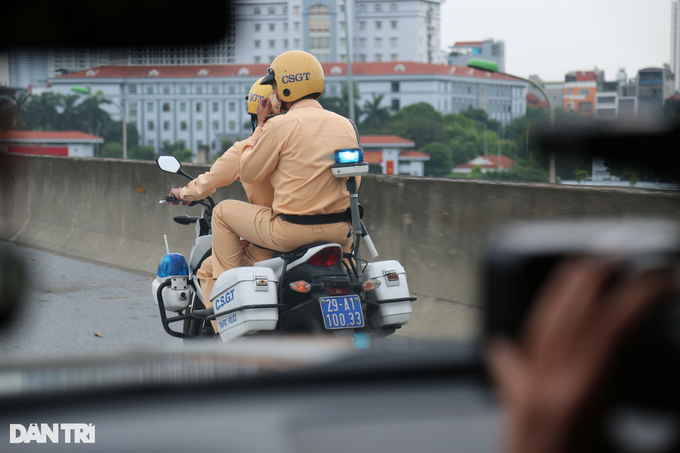 Nam tài xế BMW đi vào làn khẩn cấp Vành đai 3 vì 'vội về đưa vợ đi đẻ' ảnh 1