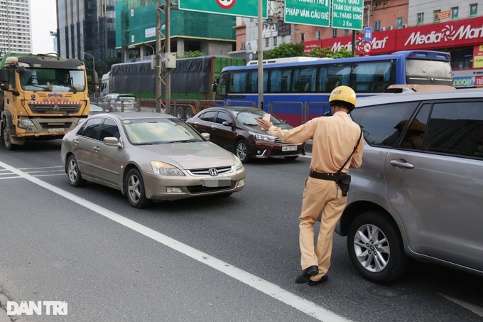 Nam tài xế BMW đi vào làn khẩn cấp Vành đai 3 vì 'vội về đưa vợ đi đẻ' ảnh 5