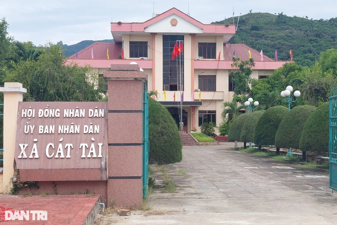 Vụ hủy quyết định trúng tuyển công chức: Xã không buộc bà Thúy hát karaoke