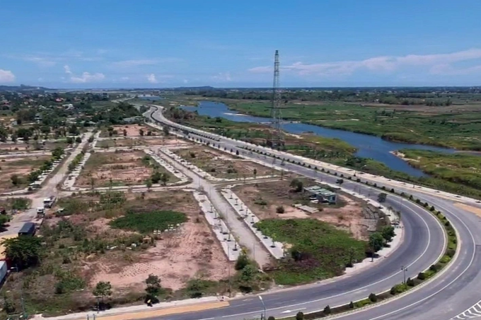 Chủ tịch Quảng Ngãi: Bất động sản gặp khó vì nhiều thủ tục chồng chéo - 1 Chủ tịch Quảng Ngãi: Bất động sản gặp khó vì nhiều thủ tục chồng chéo - 1