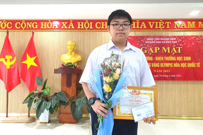 Thưởng 100 triệu đồng học sinh đạt Huy chương Vàng Olympic hóa học quốc tế - 1