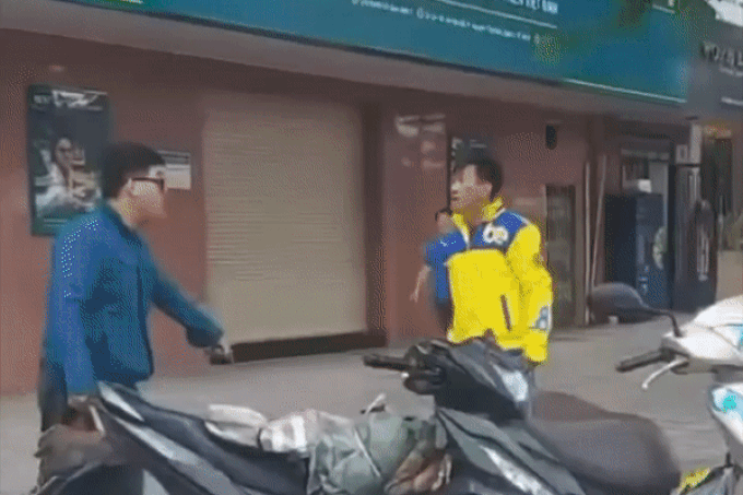 Nhặt điện thoại đánh rơi rồi đòi tiền chuộc: Cẩn thận vướng vòng lao lý! - 1 Nhặt điện thoại đánh rơi rồi đòi tiền chuộc: Cẩn thận vướng vòng lao lý! - 1