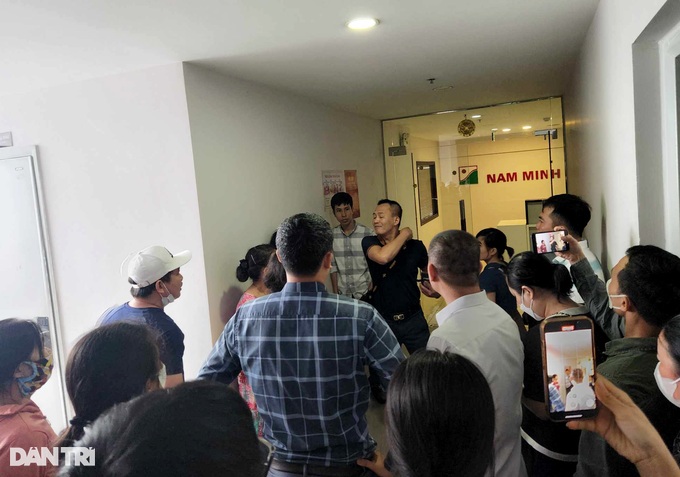 Cư dân kêu cứu, tố ban quản lý tòa nhà khóa thang máy, không xử lý rác thải - 4