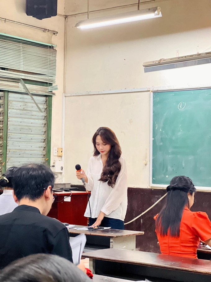 Hoa hậu Mai Phương 1 năm nhiệm kỳ: Ồn ào nhảy gợi cảm, thay đổi sắc vóc - 10