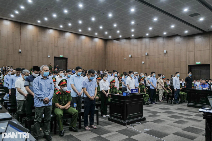 Cựu điều tra viên nói vali đựng rượu, cựu PGĐ Công an Hà Nội đáp trơ tráo - 1