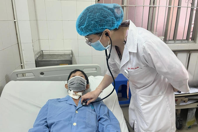 Đoạn khăn giấy dài 15cm rơi vào bịt kín một bên phế quản bệnh nhân - 2 Đoạn khăn giấy dài 15cm rơi vào bịt kín một bên phế quản bệnh nhân - 2