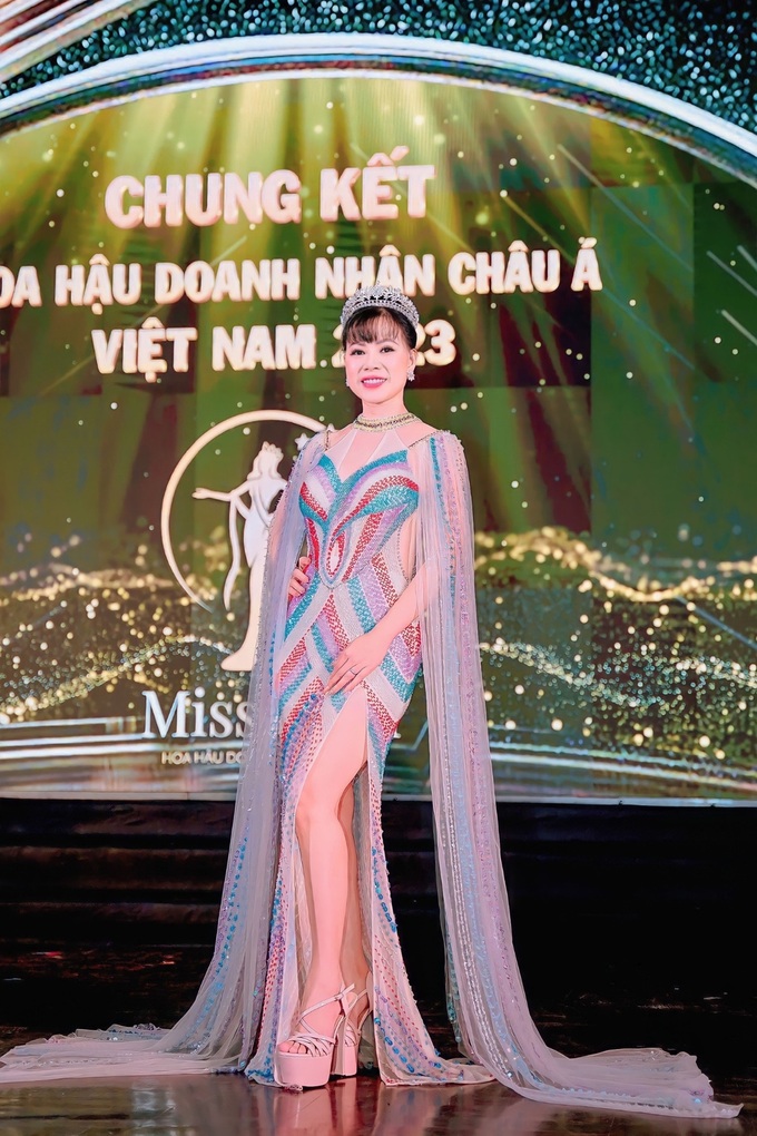 Hoa hậu Võ Thu Sương mặc gợi cảm chấm thi Hoa hậu - 1
