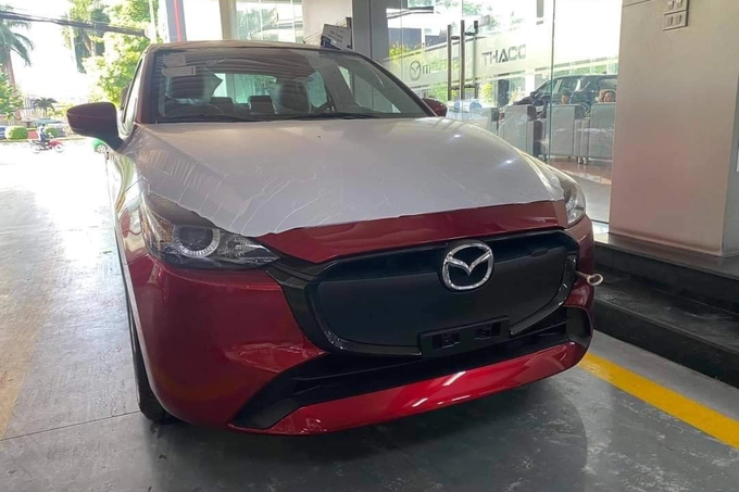 Mazda2 2023 lộ diện tại đại lý, giá dự kiến tăng nhẹ - 1