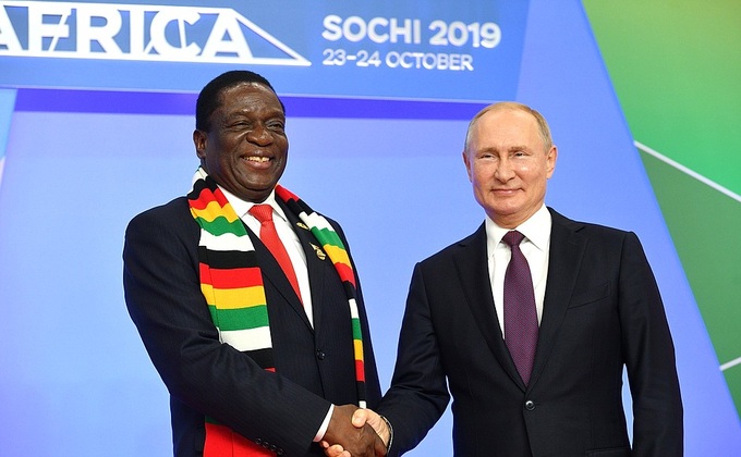 Ông Putin tặng trực thăng cho Tổng thống Zimbabwe - 2