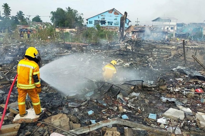 Nhà kho pháo hoa Thái Lan nổ dữ dội: 9 người chết, 115 người bị thương - 1