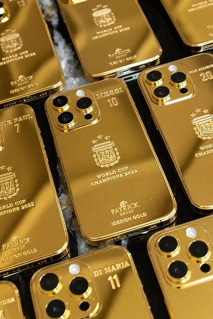 The gold-plated iPhone 14 Pro Max that Messi gave to members of the Argentine team in March (Photo: iDesign Gold).