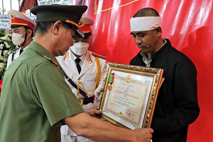 Truy tặng Huân chương Bảo vệ tổ quốc với 3 CSGT hy sinh ở đèo Bảo Lộc - 2