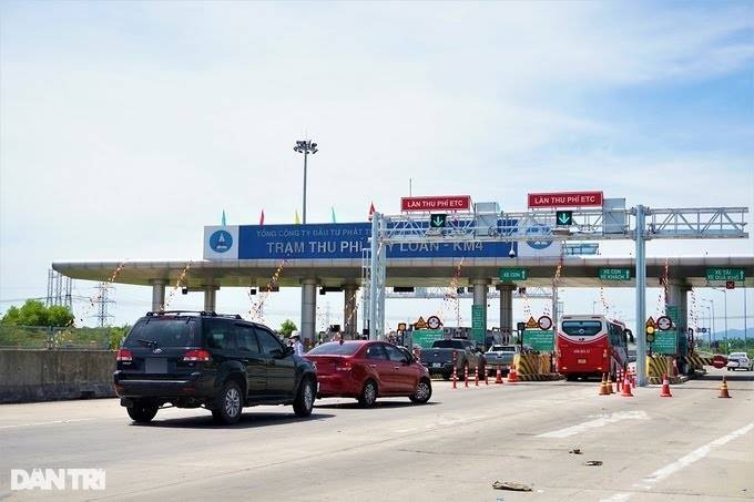 Ném vỡ kính ô tô vì tranh làn trên cao tốc ở Đà Nẵng - 1 Ném vỡ kính ô tô vì tranh làn trên cao tốc ở Đà Nẵng - 1