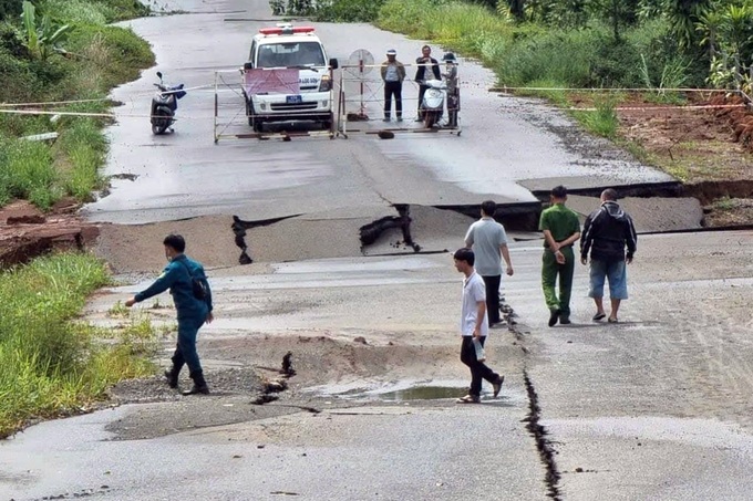 Sụt lún nghiêm trọng tuyến tránh Nam TP Bảo Lộc - 1