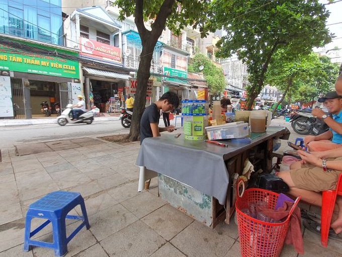 Vụ cháy Cty Rạng Đông, người dân đã phải đi chợ xa mua thực phẩm, nước sạch về dùng - 3