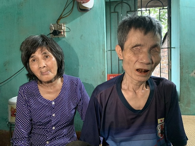Readers donate VND355m to help blind man and mentally-ill sister - 2 Readers donate VND355m to help blind man and mentally-ill sister - 2