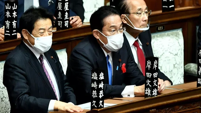 Japan's parliament votes in Fumio Kishida as new prime minister - 1
