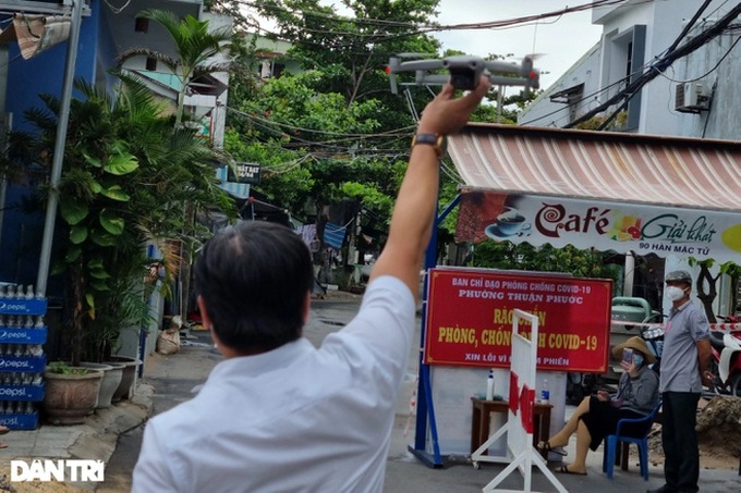 Drones piloted in Danang for monitoring social distancing violations - 4 Drones piloted in Danang for monitoring social distancing violations - 4