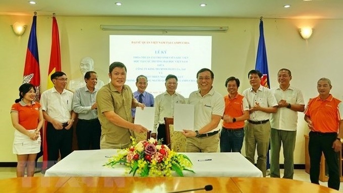 Scholarships offered to Vietnamese-Cambodian students - 1