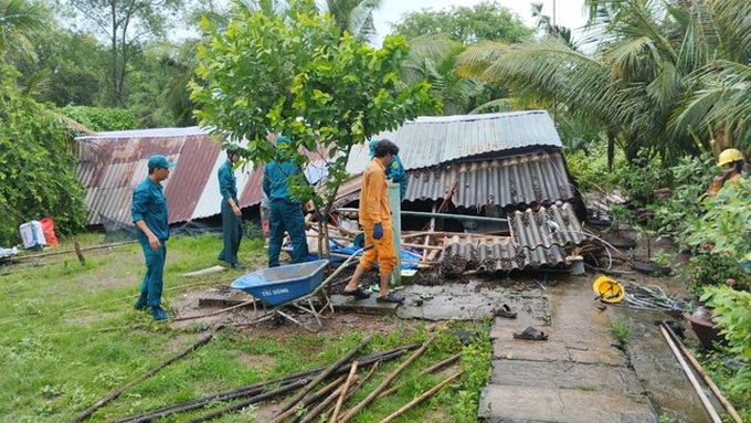 Many houses in Ca Mau, Bac Lieu damaged due to heavy rain - 1